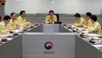 이낙연 총리, 태풍 '콩레이' 대비태세 점검.. 위기경보 '경계단계' 격상