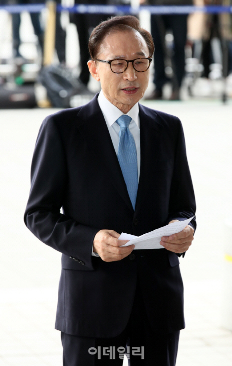 法, MB 1심서 징역 15년 선고…“다스 실소유주”(상보)