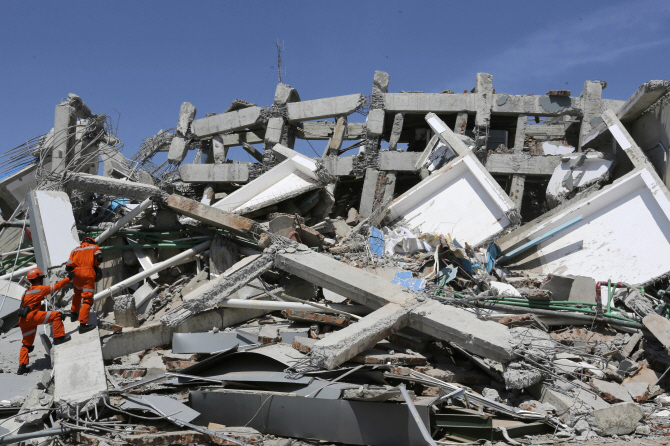 정부, 지진 피해 인니에 군수송기 2대·구호물자 추가 지원