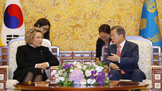 文대통령 “비핵화 지지 감사”…러 상원의장 “金 방러 날짜·장소 협의 중”(종합)