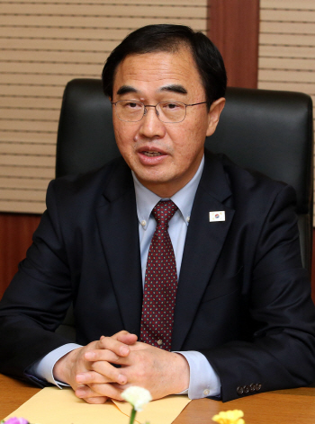 조명균 “지연되는 北철도 공동조사, 다시 일정잡아 이행”