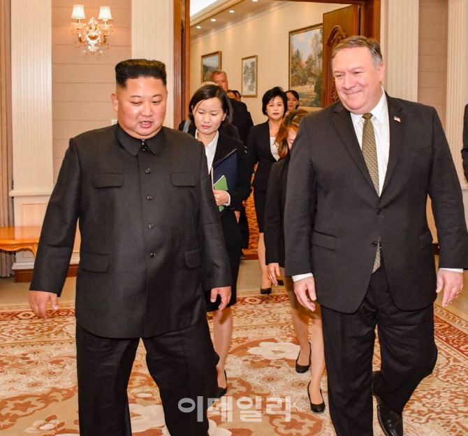 폼페이오, 김정은과 3시간반 고밀도 협의…"또 한걸음 내디뎠다"