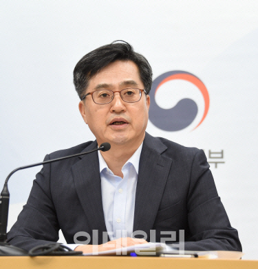 김동연 “부동산 점검 강화..필요하면 추가 대책”