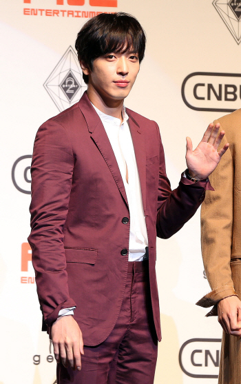 '정용화 부정입학' 경희대 학과장, 1심서 징역 10개월