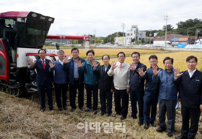 [포토] 벼 직파재배 수확 시연회
