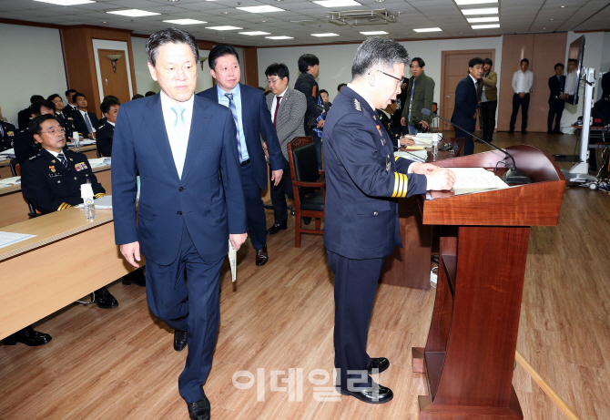 [포토]경찰청 국정감사, '주승용 의원, 조금 늦었습니다'