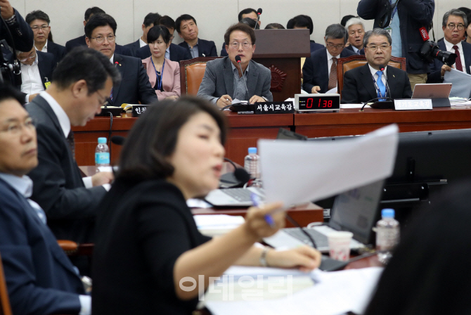 [포토]전희경 의원에게 답변하는 조희연 서울시 교육감