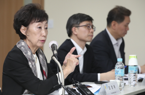 최영애 인권위원장 "한국사회 혐오·차별 해소가 1순위…전담팀 구성할 것"