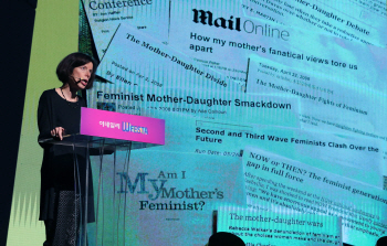 수전 팔루디 “트럼프, 공개적으로 여성 폭행 자랑하는 대통령”(종합)