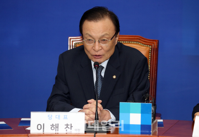 [포토]모두발언하는 이해찬 더불어민주당 대표