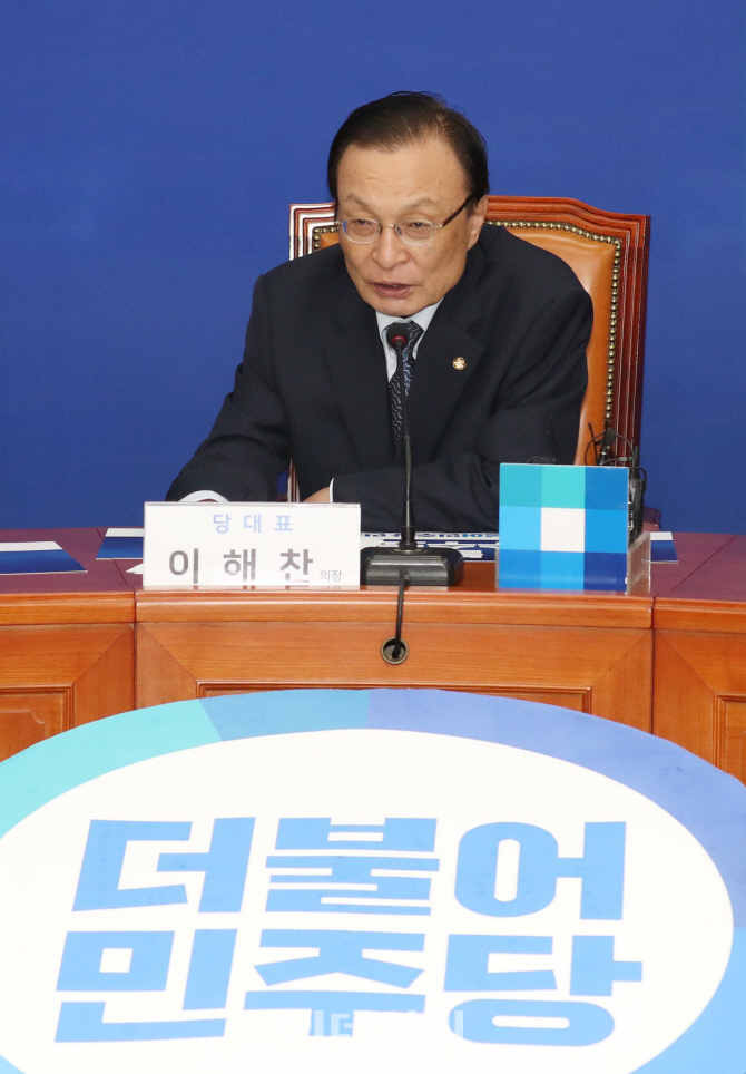 [포토]모두발언하는 이해찬 대표