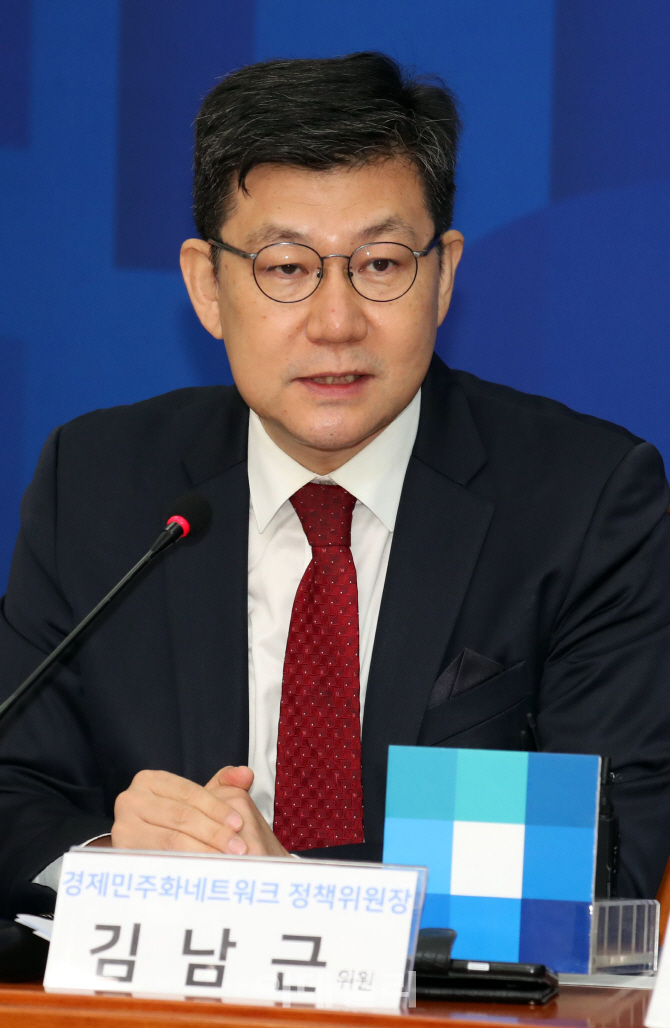 [포토]발언하는 김남근 위원장