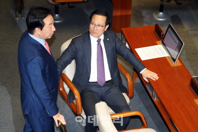 [포토]홍영표-김성태 '냉랭'