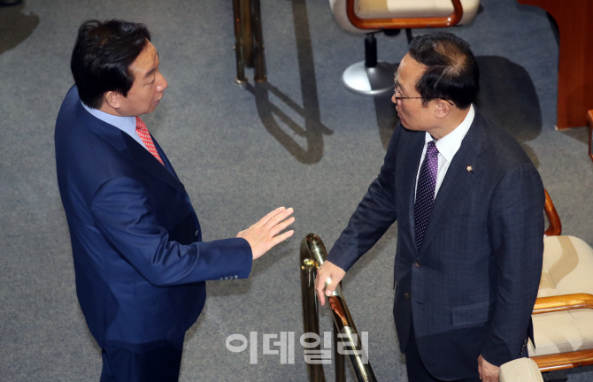 [포토]대화하는 홍영표-김성태 '냉랭'