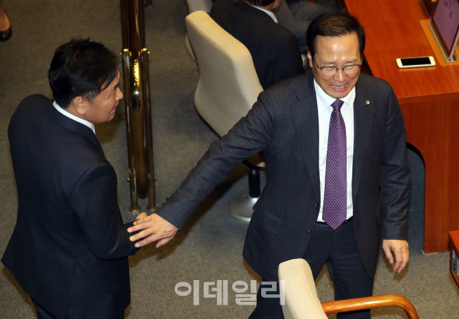 [포토]대화하는 홍영표-김관영 '냉랭'
