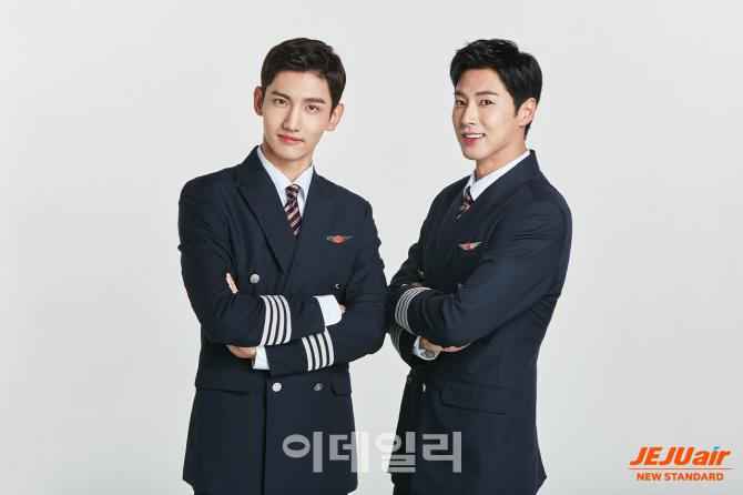 제주항공, 동방신기와 모델활동 재계약..'역대 최장수 기록'