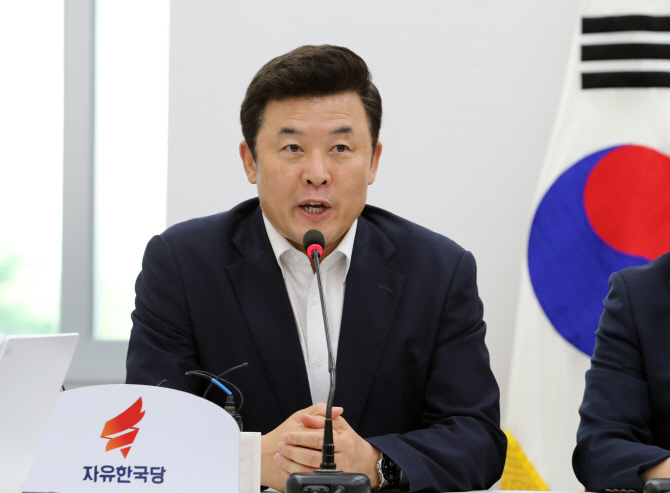 한국당 “공정한 대통령? ‘위인설관’ 감행하며 요직 나눠먹기”