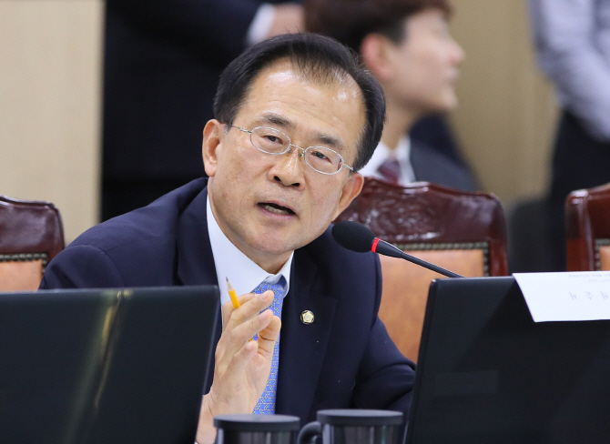 [2018국감]"아이돌 극성 팬으로 인천공항 몸살..소란에 무단 점유까지"