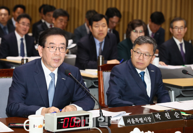 [2018국감]서울교통공사 채용비리 '공방'…野 "박원순 책임" Vs 朴 "자격 검...