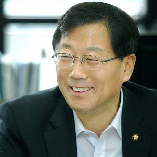 윤후덕 민주당 의원 "암호화폐 거래소, 벤처업종에 다시 포함해야"