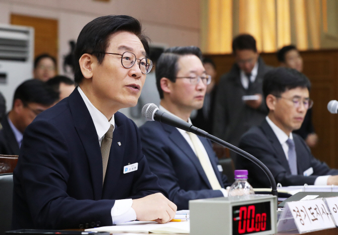 [2018국감]이재명 지사 "포천 관인면 축사악취 해결위해 강원도와 협의할 것"