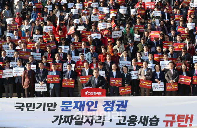 [포토]모두발언하는 김병준 한국당 비대위원장