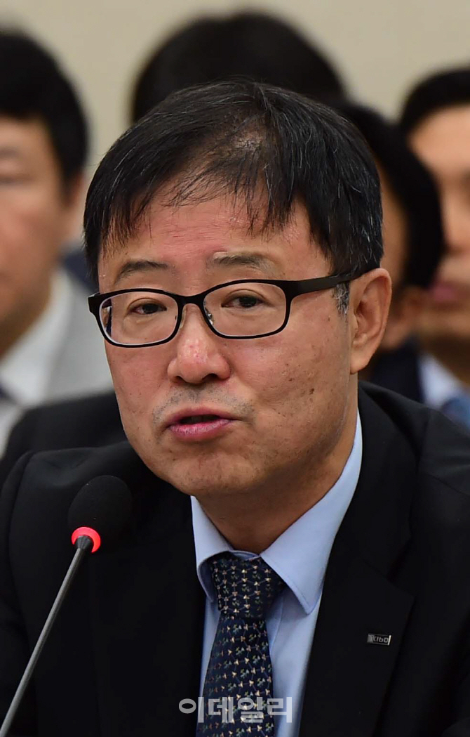 [포토]질의 답변하는 정윤모 기보 이사장