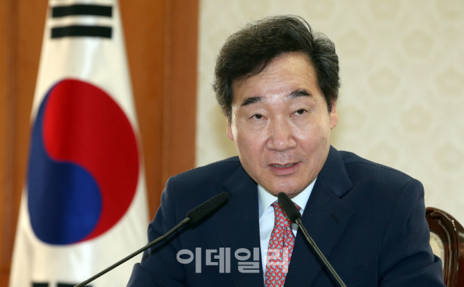 [포토]이낙연 국무총리, '국가산학연협력위원회' 1차 회의에서 모두발언