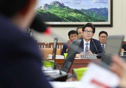 조명래 환경부 장관 후보 청문회, 위장전입·불법증여 의혹 난타전