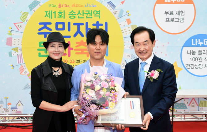 [포토]안병용 의정부시장, 송산권역 주민자치축제 참여