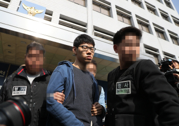 경찰 'PC방 살인'김성수 형제 휴대전화 포렌식…"동생 피의자 전환 계획 없어"