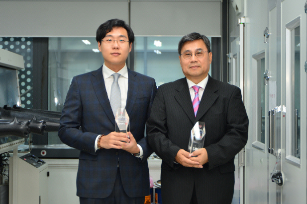 '10월의 KIST인상', 리튬이온금속전지 기술 개발 조원일·김문석씨 수상