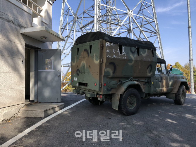 [포토]JSA 비무장화를 위해 장비 철수하는 장병들