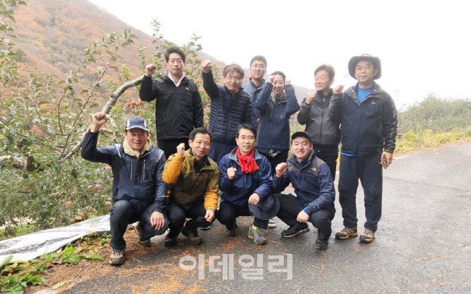 [포토]농협 재생에너지부, 1박2일 간 자매결연마을 일손돕기 나서