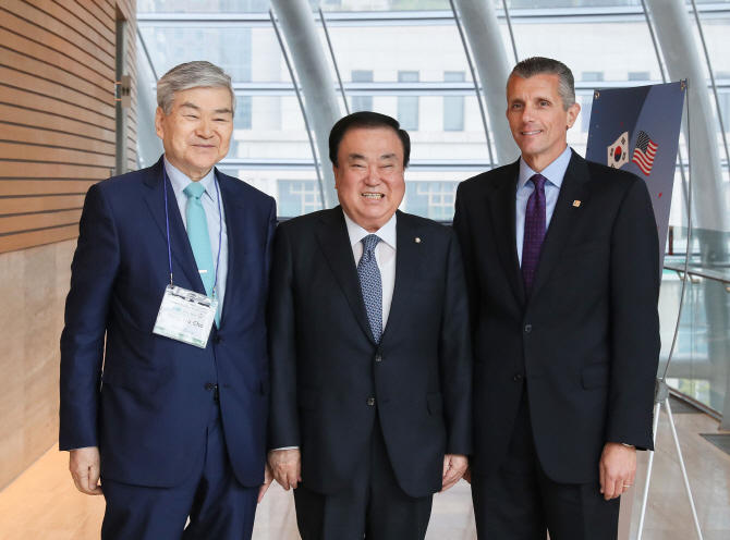  "한국 클라우드 시장 개방하라"