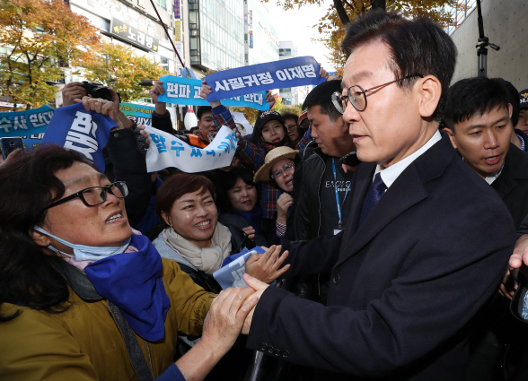 '이재명 지지 모임 왔다' 분당서 앞 쓰러진 50대, 심근경색 사망