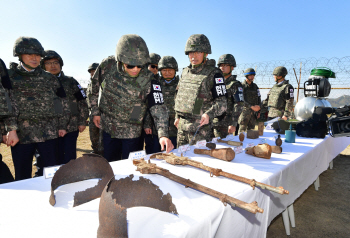 하태경 "임종석, DMZ 시찰로 '황제실장' 이미지 만들어"