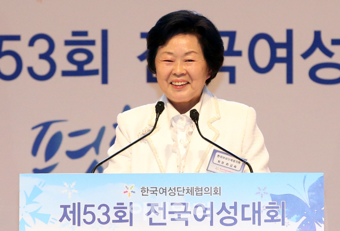 [포토]인사말하는 최금숙 한국여성단체협의회 회장
