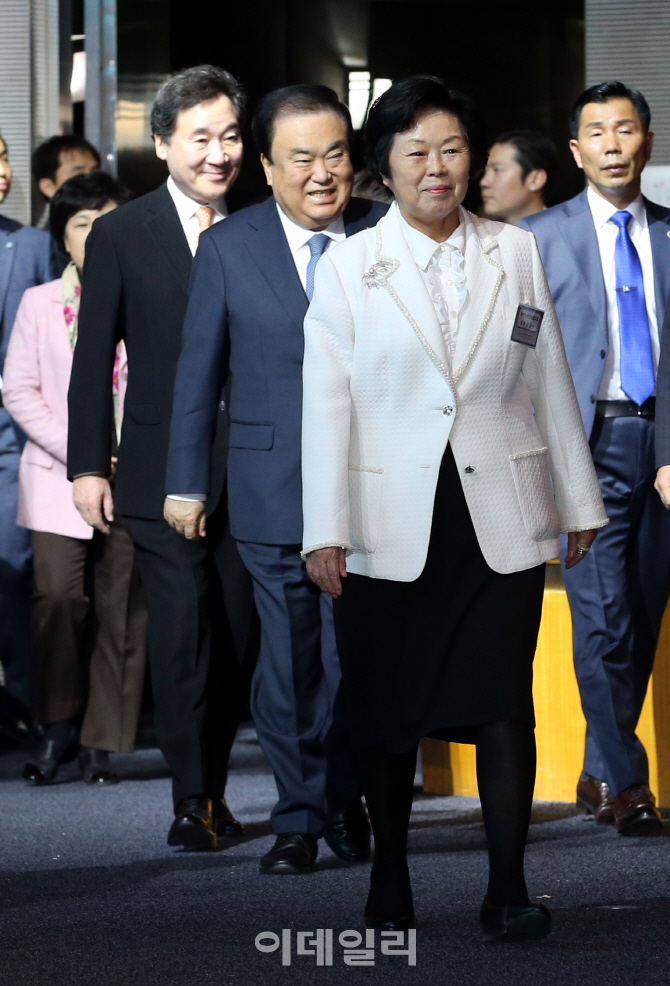 [포토]'제 53회 전국여성대회' 찾은 이낙연 총리-문희상 의장