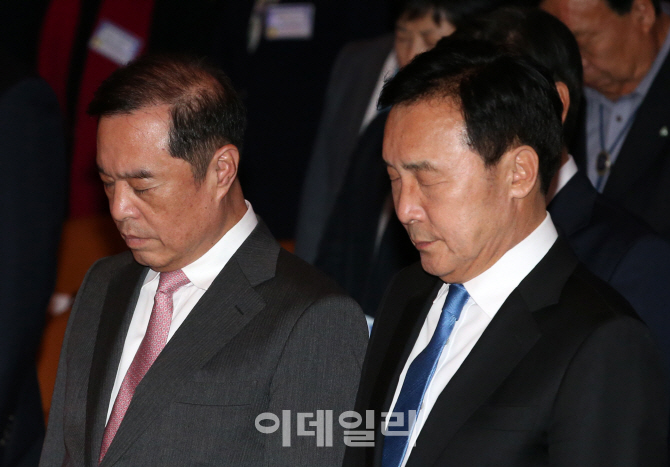 [포토]'제 53회 전국여성대회' 찾은 김병준-손학규