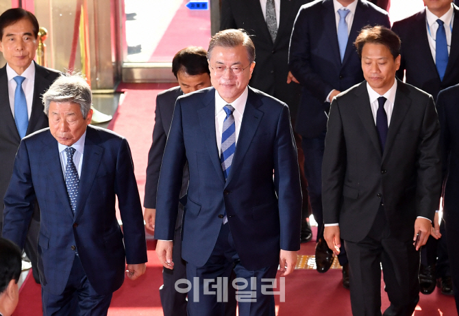 [포토]시정연설 위해 국회 도착한 문재인 대통령