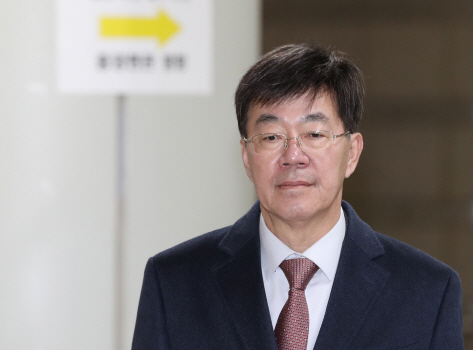'돈봉투만찬 무죄 확정' 이영렬, 면직 취소소송 내달 6일 선고