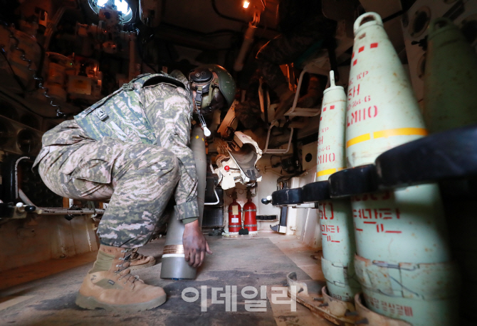 [포토]포격훈련하는 해병대원들