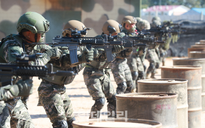 [포토]'훈련중인 연평도 해병대'