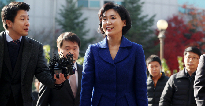[포토] 이재명 경기지사 부인 김혜경씨, 경찰 조사실로