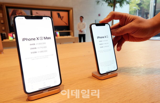 한국 아이폰 출시 첫날 개통량 10만대.."아이폰8과 비슷"
