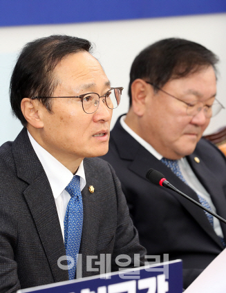 홍영표 “저출산문제, 野와 논의할 용의…재정만으론 안돼”