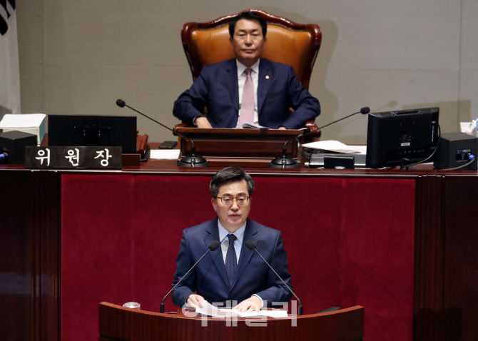 [포토]2019년도 예산안 설명하는 김동연 부총리
