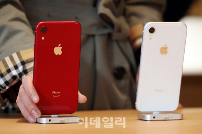 아이폰XR 판매 부진하나…애플, 증산 중단키로