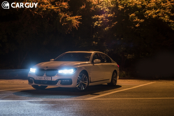 [시승기] 고성능에 두 자릿수 연비까지..BMW 740e